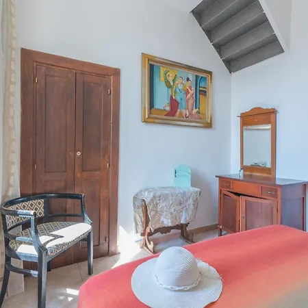 Casa Sull'Arco Apartment *